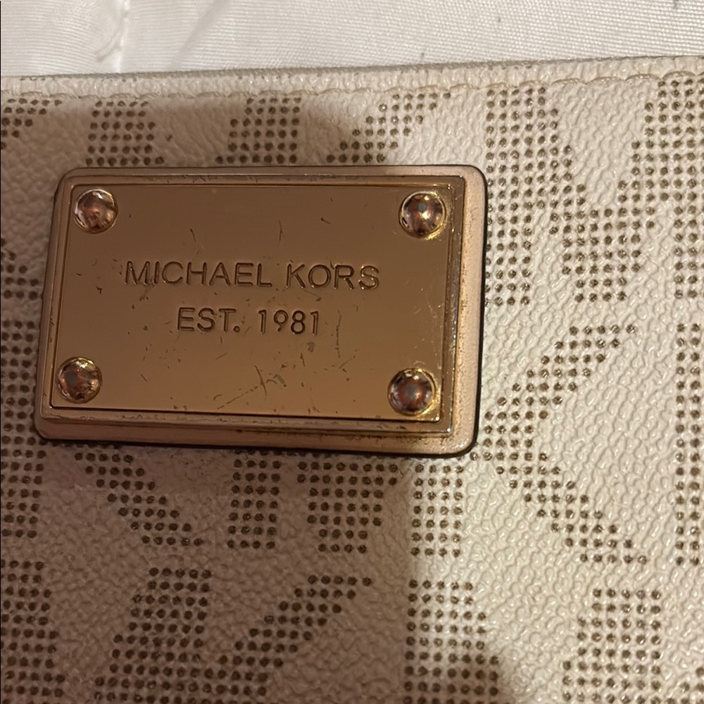 Michael Kors Beige Monogram Wallet - Picture 2 of 9